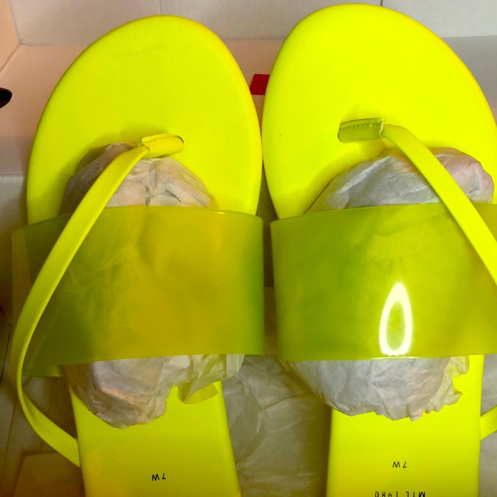 ADDITION ELLE “Knox” neon yellow sandals